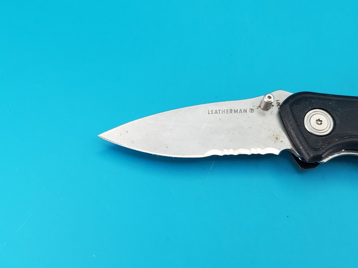 Leatherman C301 Pocket Knife with Clip Combo Blade Liner Lock!