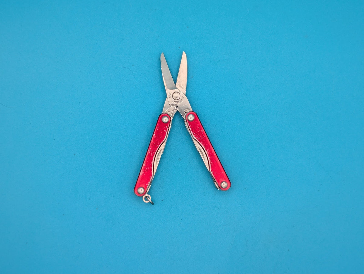 Leatherman "Squirt S4" Stainless Steel Multi Tool - RED!