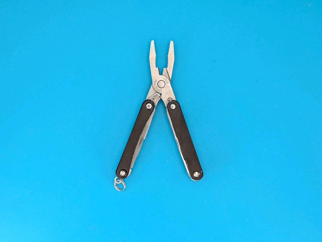 Leatherman Squirt PS4 Multi-Tool With Pliers Scissors Knife Black
