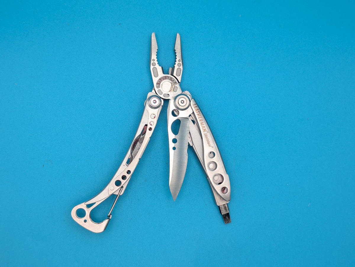 LEATHERMAN Skeletool Multi Tool - Combo Edge Blade Knife Pliers Carabiner!!!