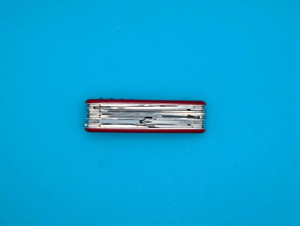 Victorinox Outdoorsman Marlboro Unlimited Swiss Army Knife Multi Tool! W/SHEATH!