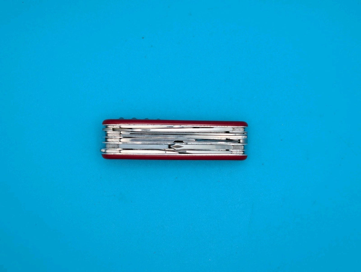 Victorinox Outdoorsman Marlboro Unlimited Swiss Army Knife Multi Tool! W/SHEATH!