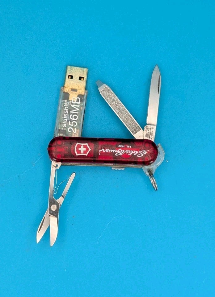 Victorinox Swiss Memory 256MB USB Drive Signature Swiss Army Knife Red LED