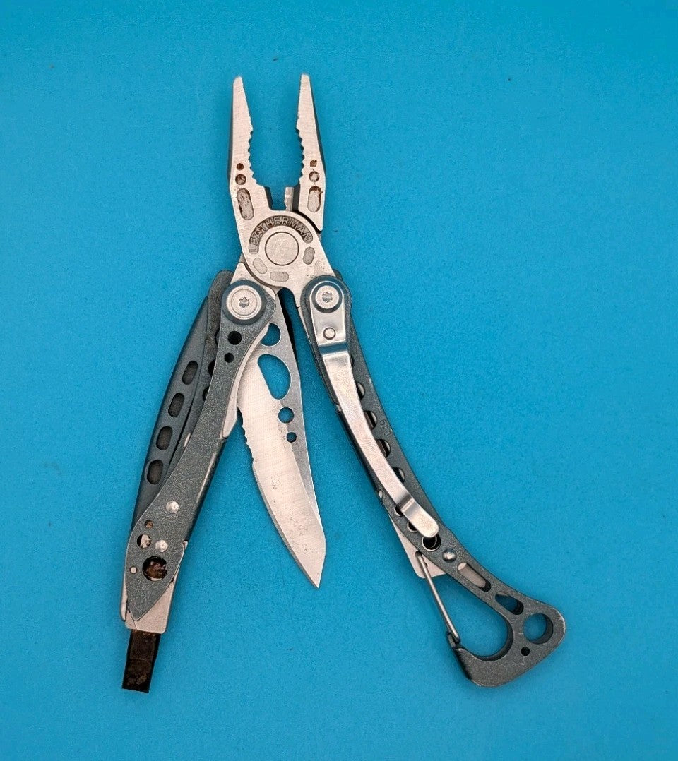 Leatherman Skeletool Multi Tool - Combo Blade Knife Pliers, Navy Blue Handle PCI