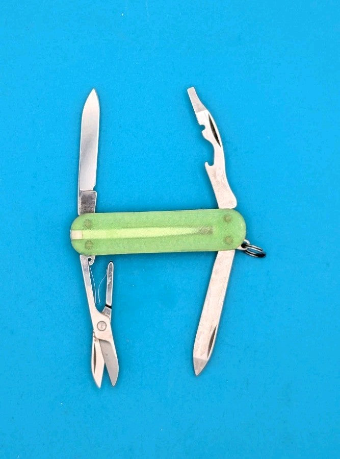 Victorinox Rogue 58mm Swiss Army Knife Multi Tool! Glow in the Dark Scales!
