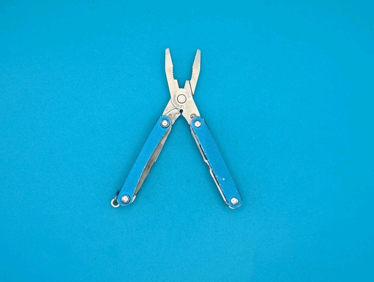 Leatherman Squirt PS4 Multi-Tool With Pliers Scissors Knife Blue