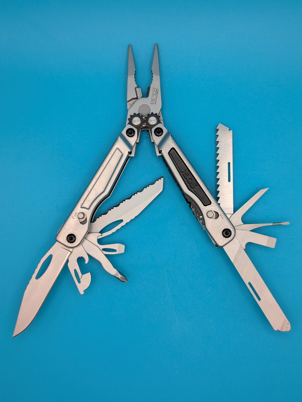 Retired SOG PowerPlay Knife Pliers Multi Tool!