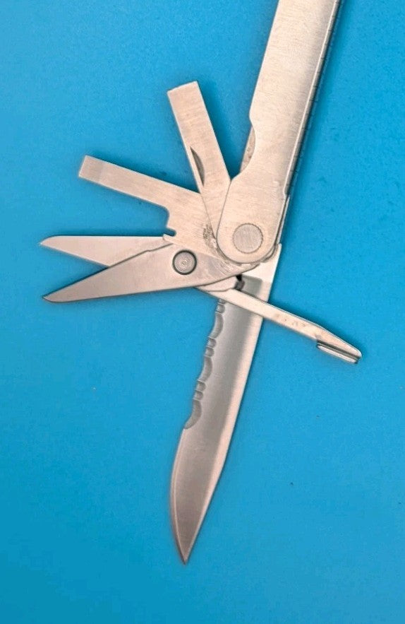Leatherman PST 2 Multi Tool! 03/098 date stamp! Fast Shipping! WITH SHEATH!