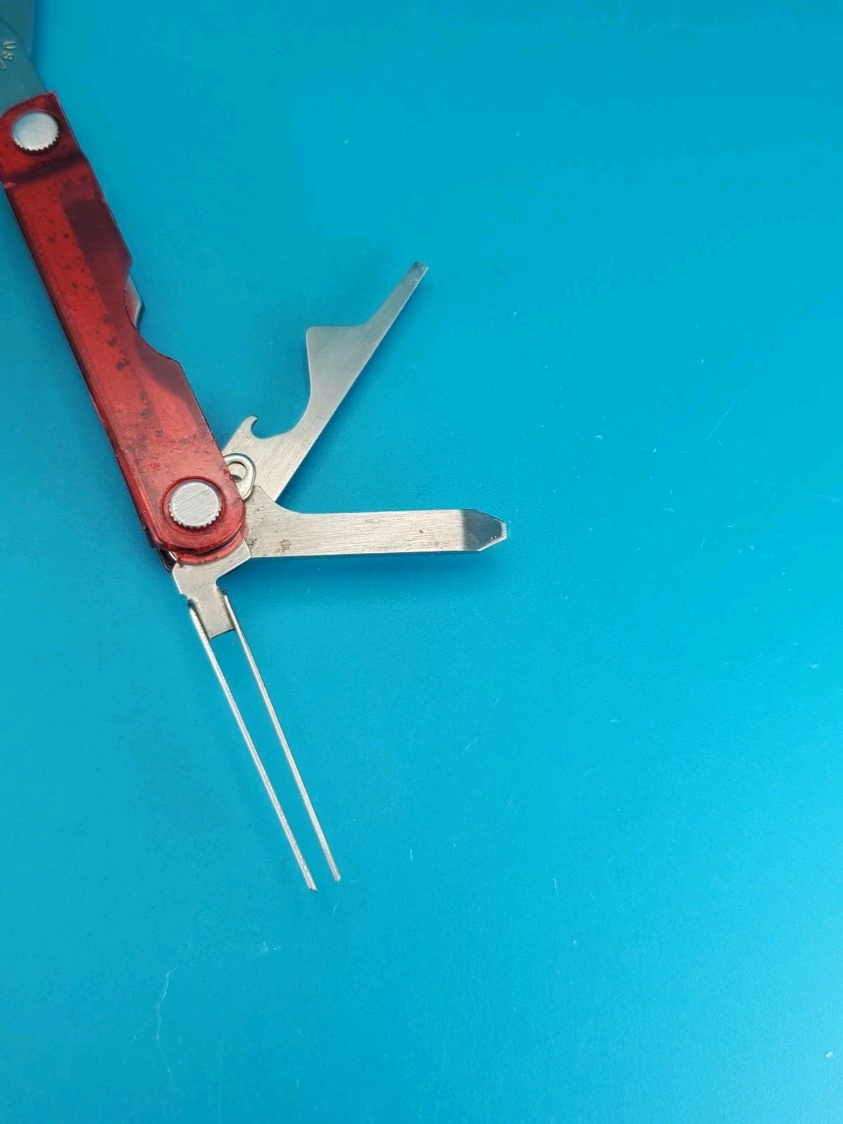 Leatherman Micra Multi-Tool, Knife, Scissors, Key Ring! RED CASE