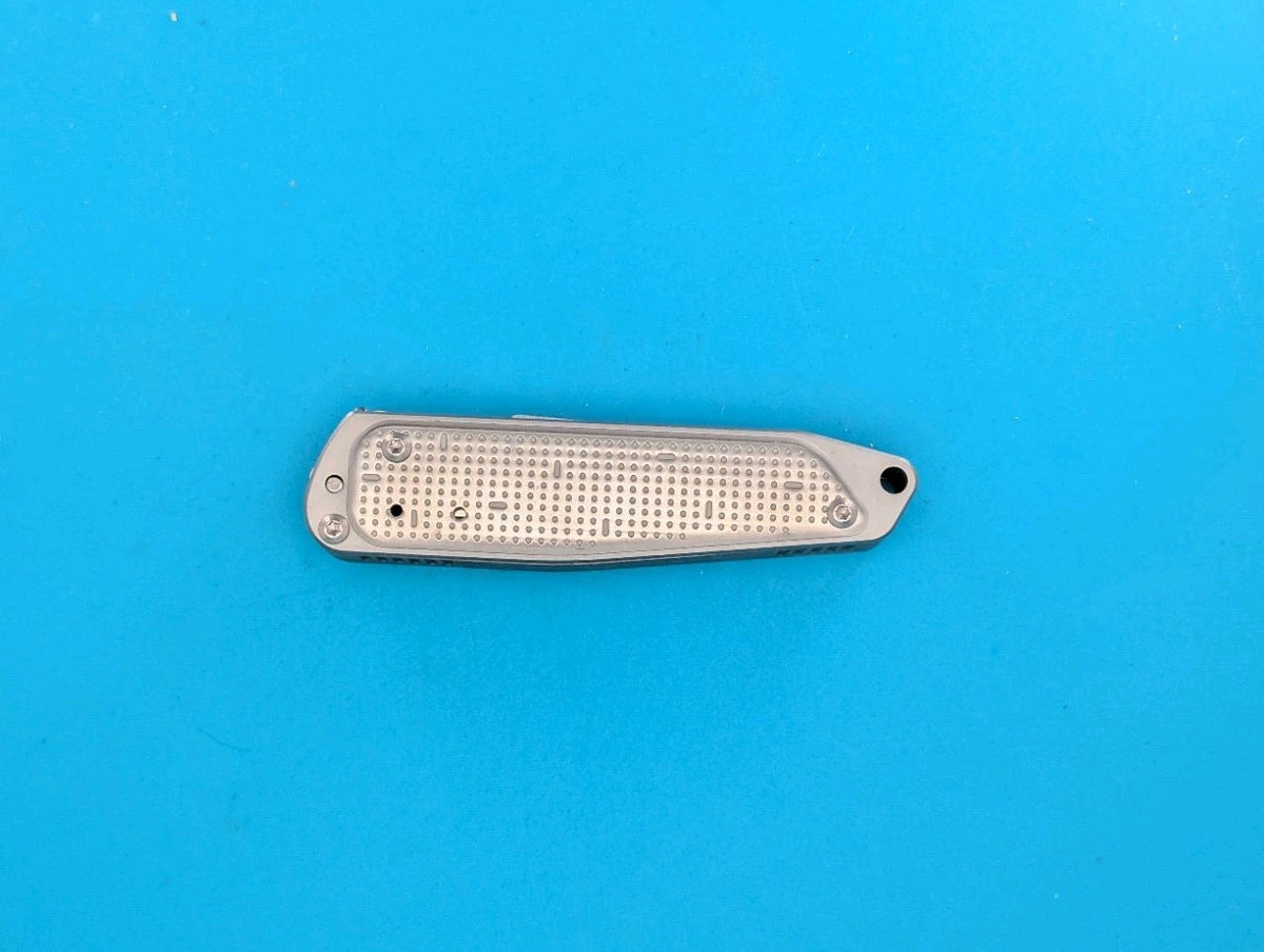 Leatherman FREE T2 Pocket Knife Multi-tool! "FOUR SQUARE"