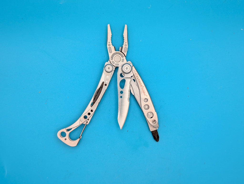 LEATHERMAN Skeletool Multi Tool - Combo Edge Blade Knife Pliers Carabiner!!!