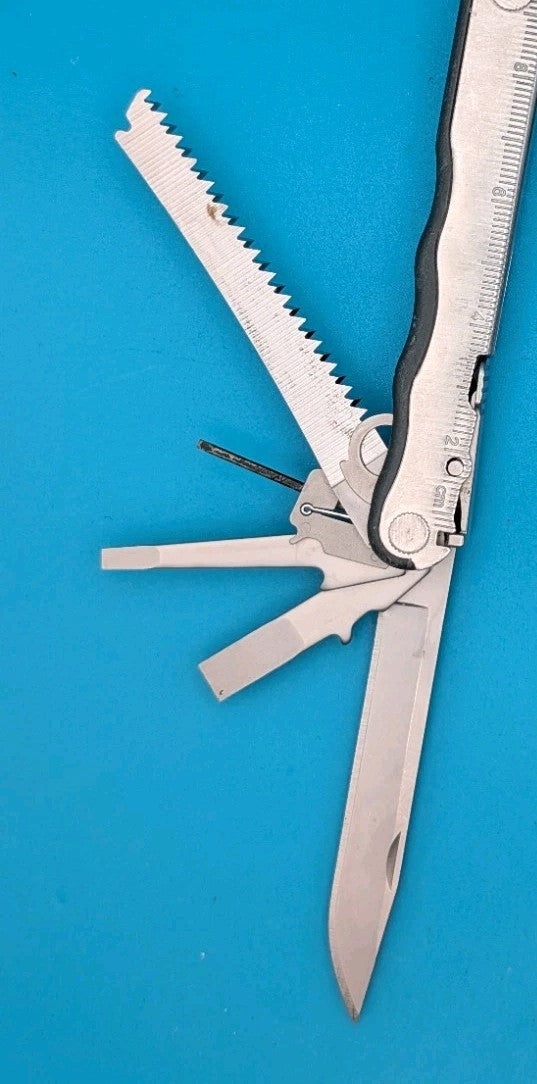 Leatherman BLAST Multi-Tool , Retired Multitool w/ Knife Pliers