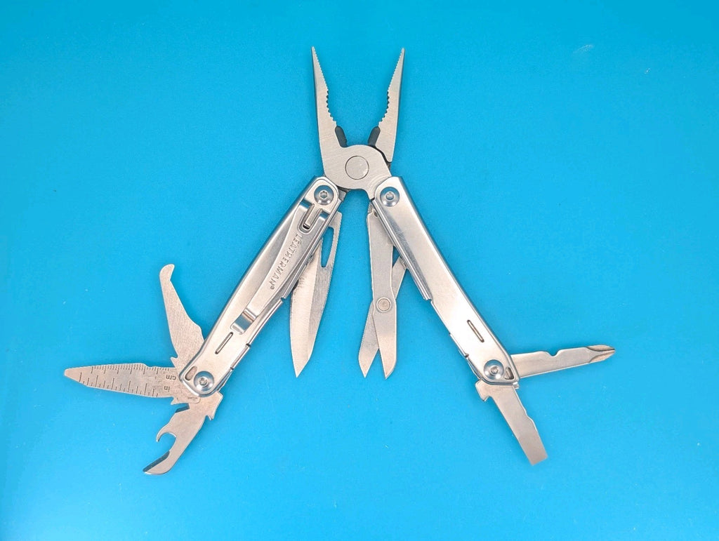 LEATHERMAN WINGMAN MULTI-TOOL! FAST SHIPPING! WITH SHEATH!