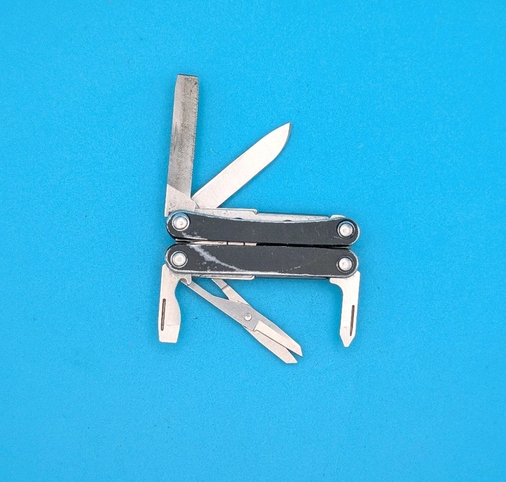 Leatherman SQUIRT PS4 Multi-Tool With Pliers Scissors Knife BLACK!