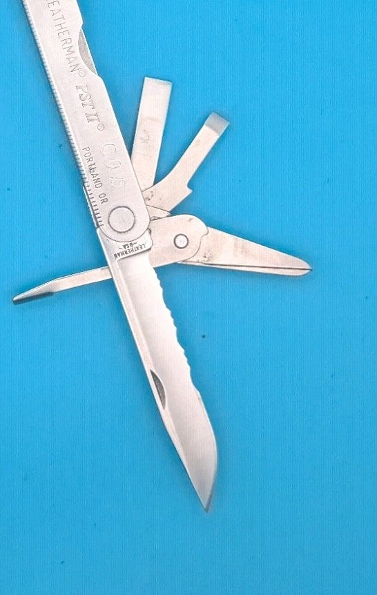 Leatherman PST 2 Multi Tool! 02/99 date stamp! Fast Shipping! With Sheath! *CAD*