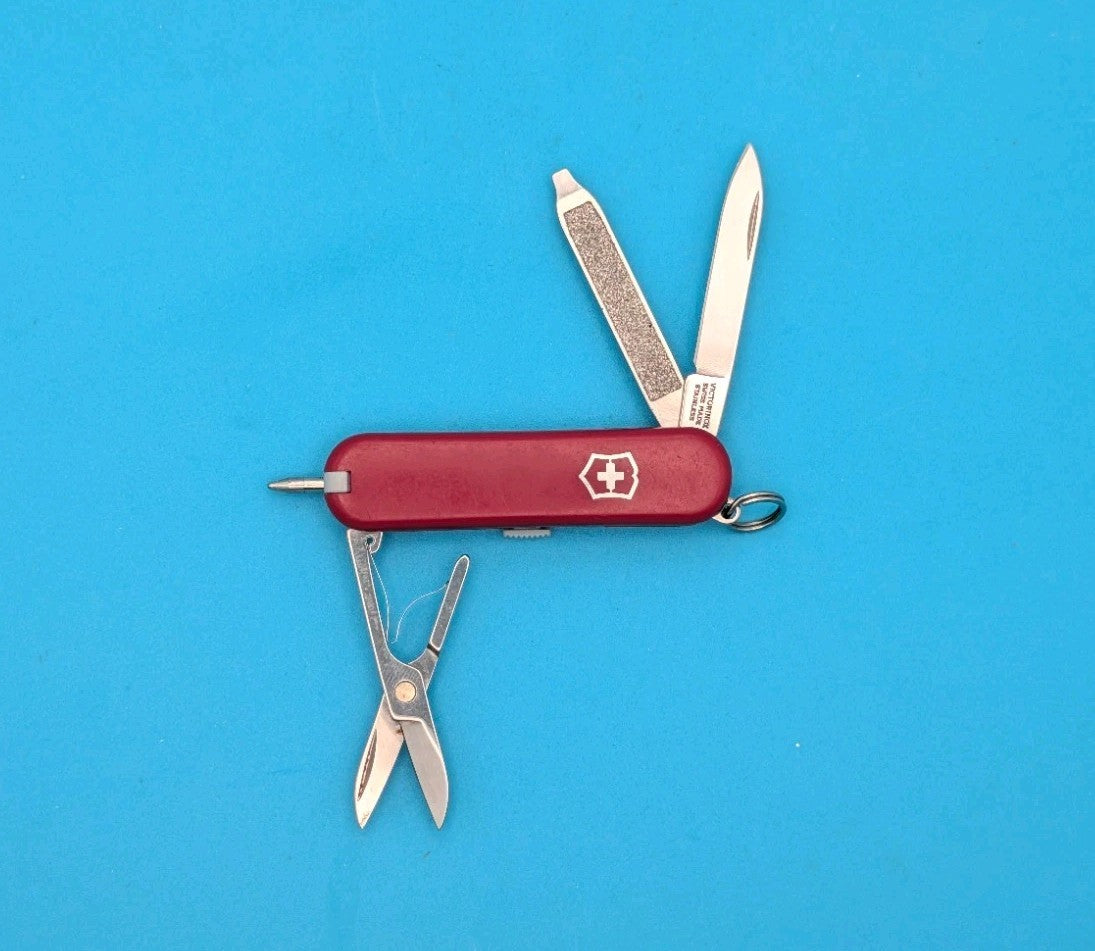 Victorinox Signature Swiss Army Knife Multi Tool! Red!