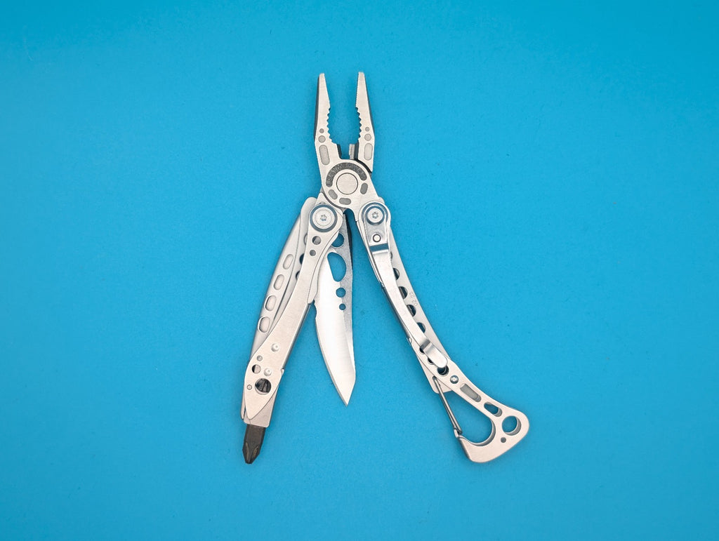 LEATHERMAN Skeletool Multi Tool - Combo Edge Blade Knife Pliers Carabiner!!!