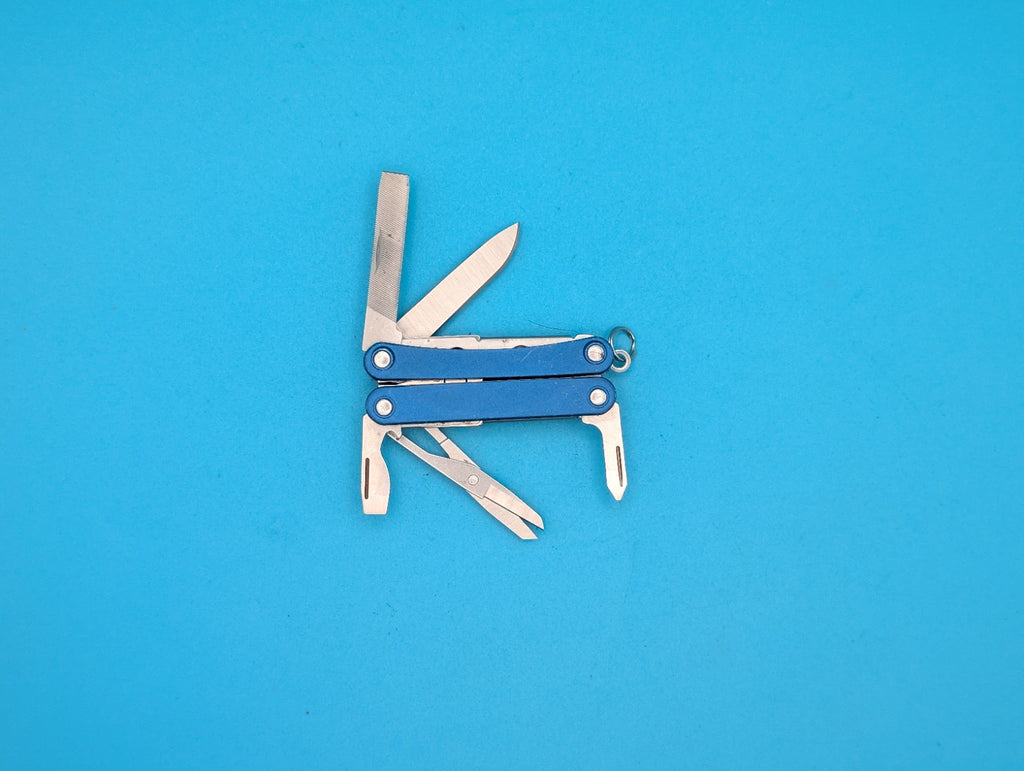 Leatherman Squirt PS4 Multi-Tool With Pliers Scissors Knife Blue