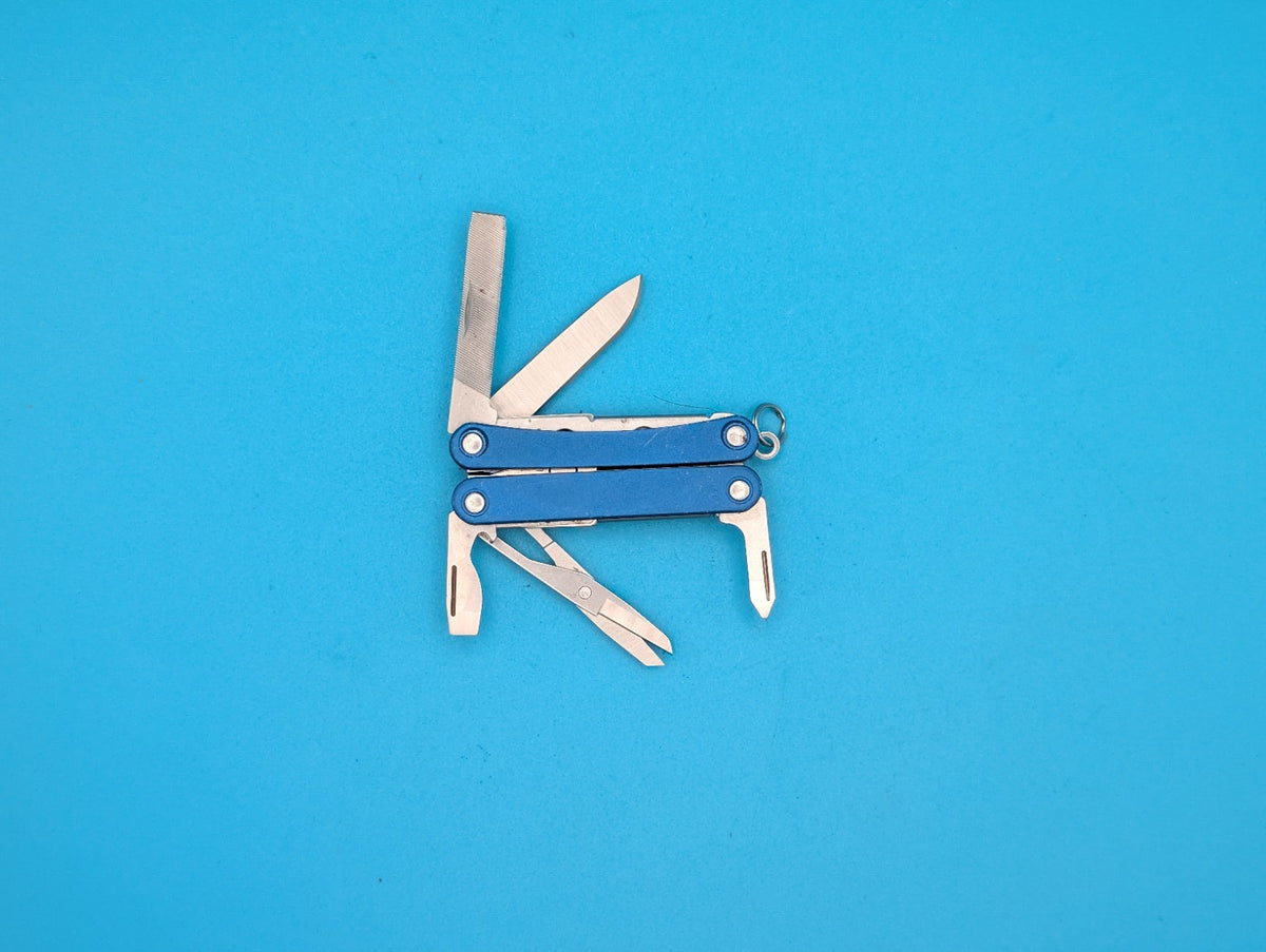 Leatherman SQUIRT PS4 Multi-Tool With Pliers Scissors Knife BLUE!