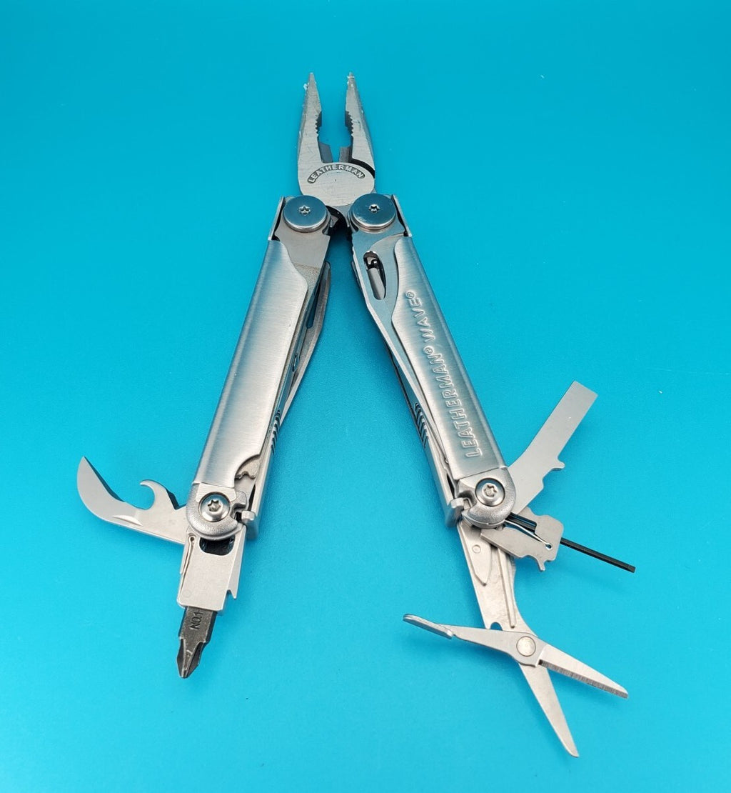Leatherman Wave Multi Tool! Stainless! Retired! Free Shipping! With Sheath!