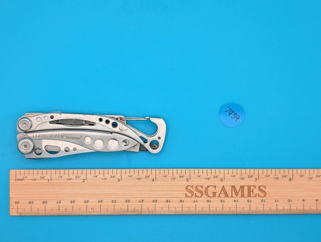 LEATHERMAN Skeletool Multi Tool - Combo Edge Blade Knife Pliers Carabiner!!!