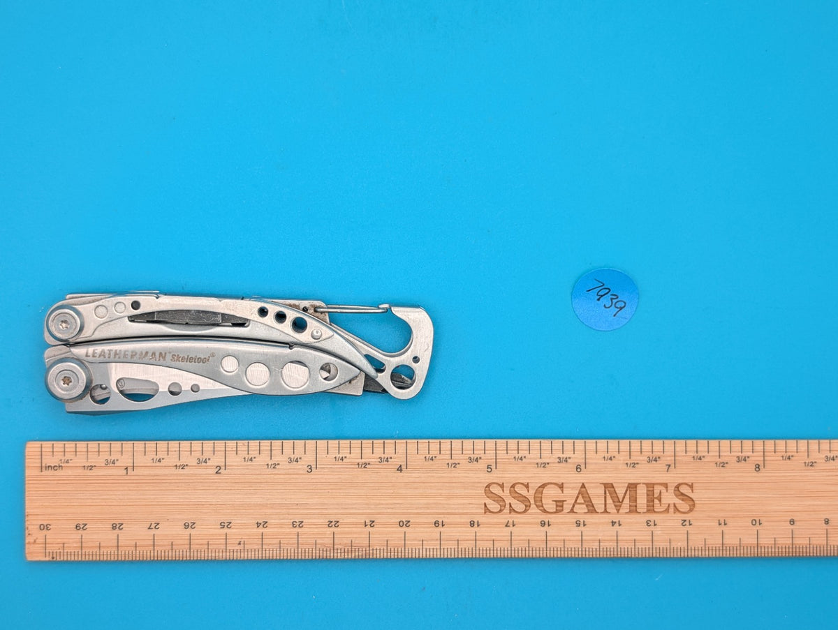 LEATHERMAN Skeletool Multi Tool - Combo Edge Blade Knife Pliers Carabiner!!!