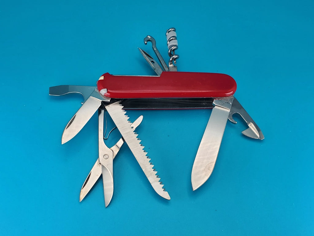 Victorinox Huntsman Plus Red Swiss Army Knife Multi Tool! With Pen! NICE!