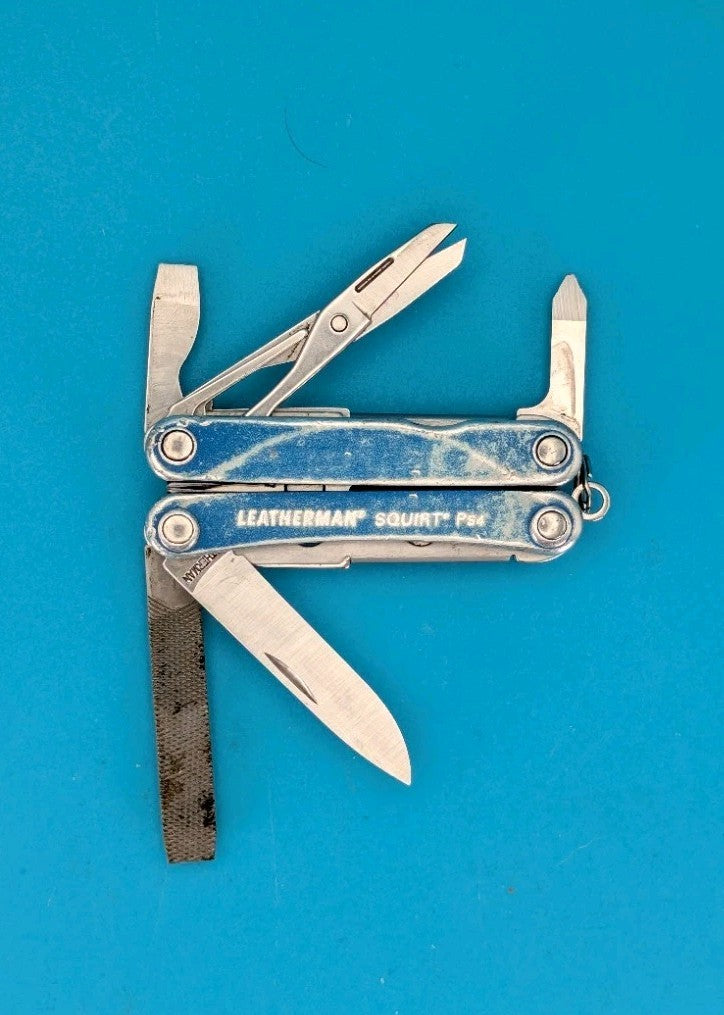 Leatherman Squirt PS4 Multi-Tool With Pliers Scissors Knife Blue