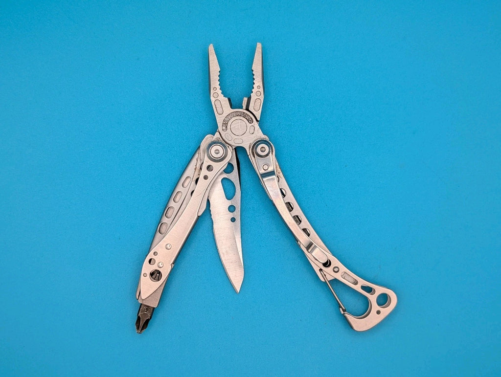 LEATHERMAN Skeletool Multi Tool - Combo Edge Blade Knife Pliers Carabiner!!!