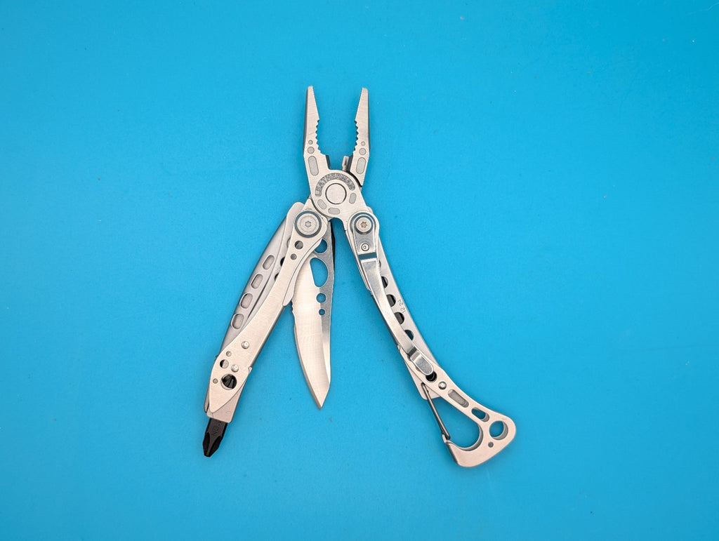 LEATHERMAN Skeletool Multi Tool - Combo Edge Blade Knife Pliers Carabiner!!!