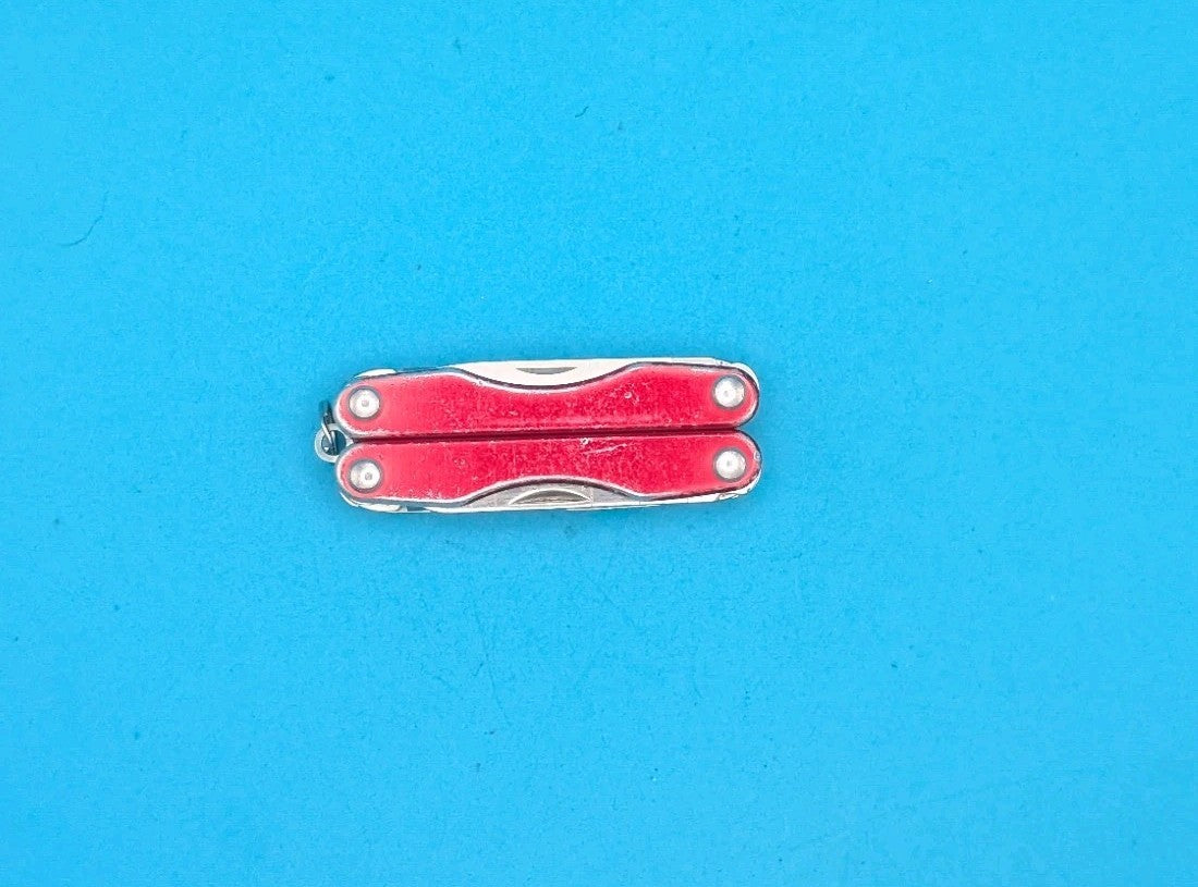 Leatherman "Squirt S4" Stainless Steel Multi Tool - RED!