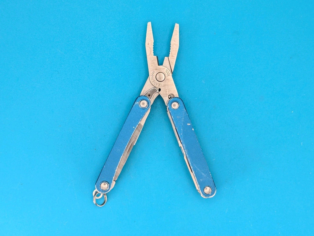 Leatherman SQUIRT PS4 Multi-Tool With Pliers Scissors Knife BLUE!