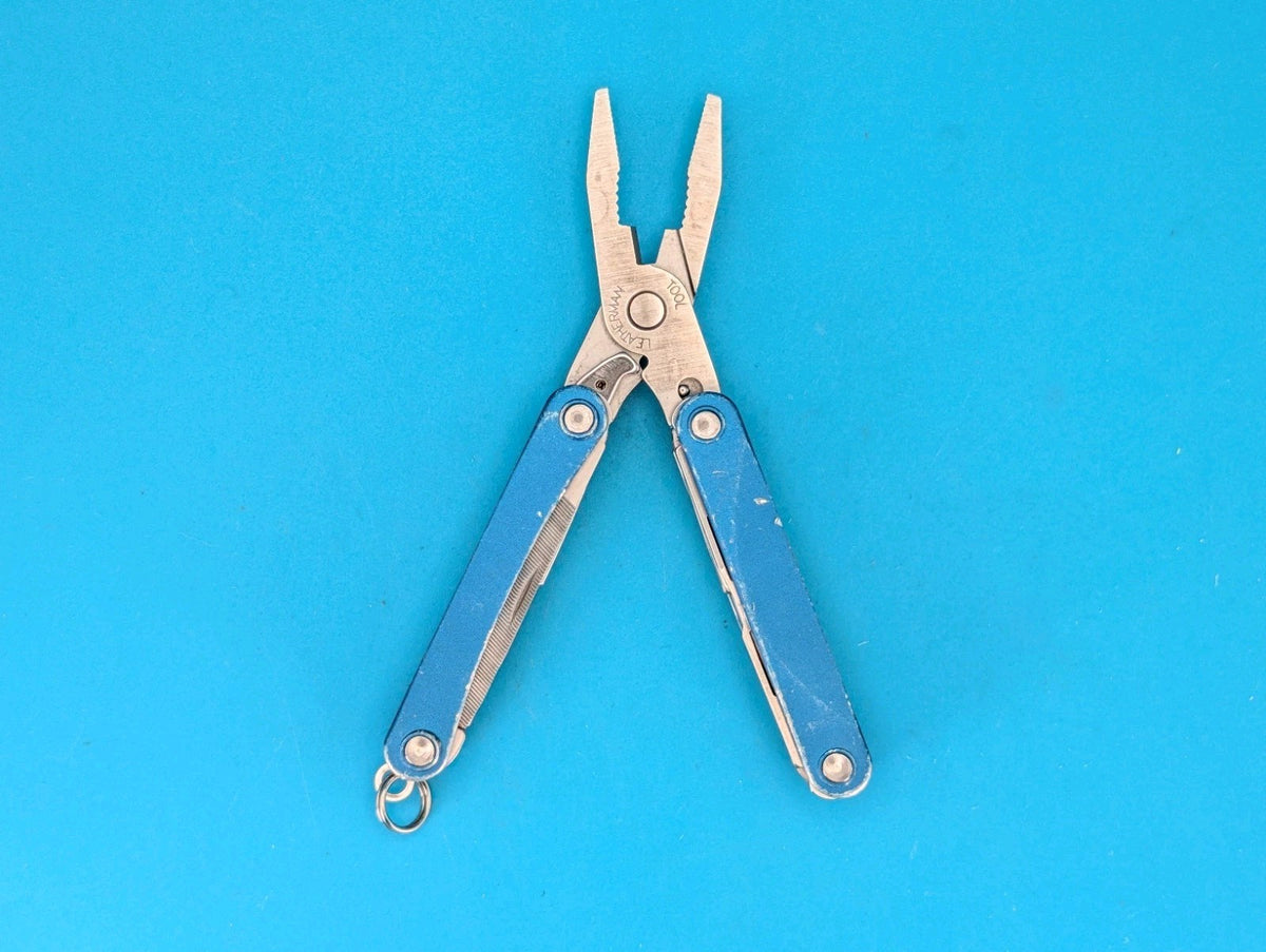 Leatherman SQUIRT PS4 Multi-Tool With Pliers Scissors Knife BLUE!