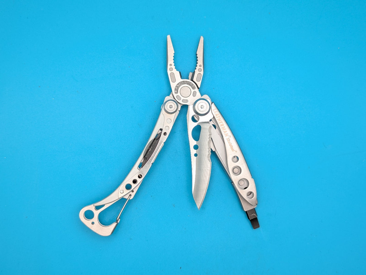 LEATHERMAN Skeletool Multi Tool - Combo Edge Blade Knife Pliers Carabiner!!!