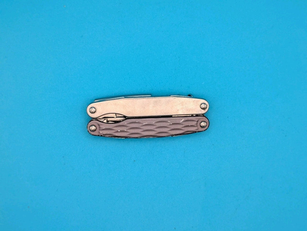 Leatherman Juice C2 Granite Gray Multi Tool! RETIRED! NICE!