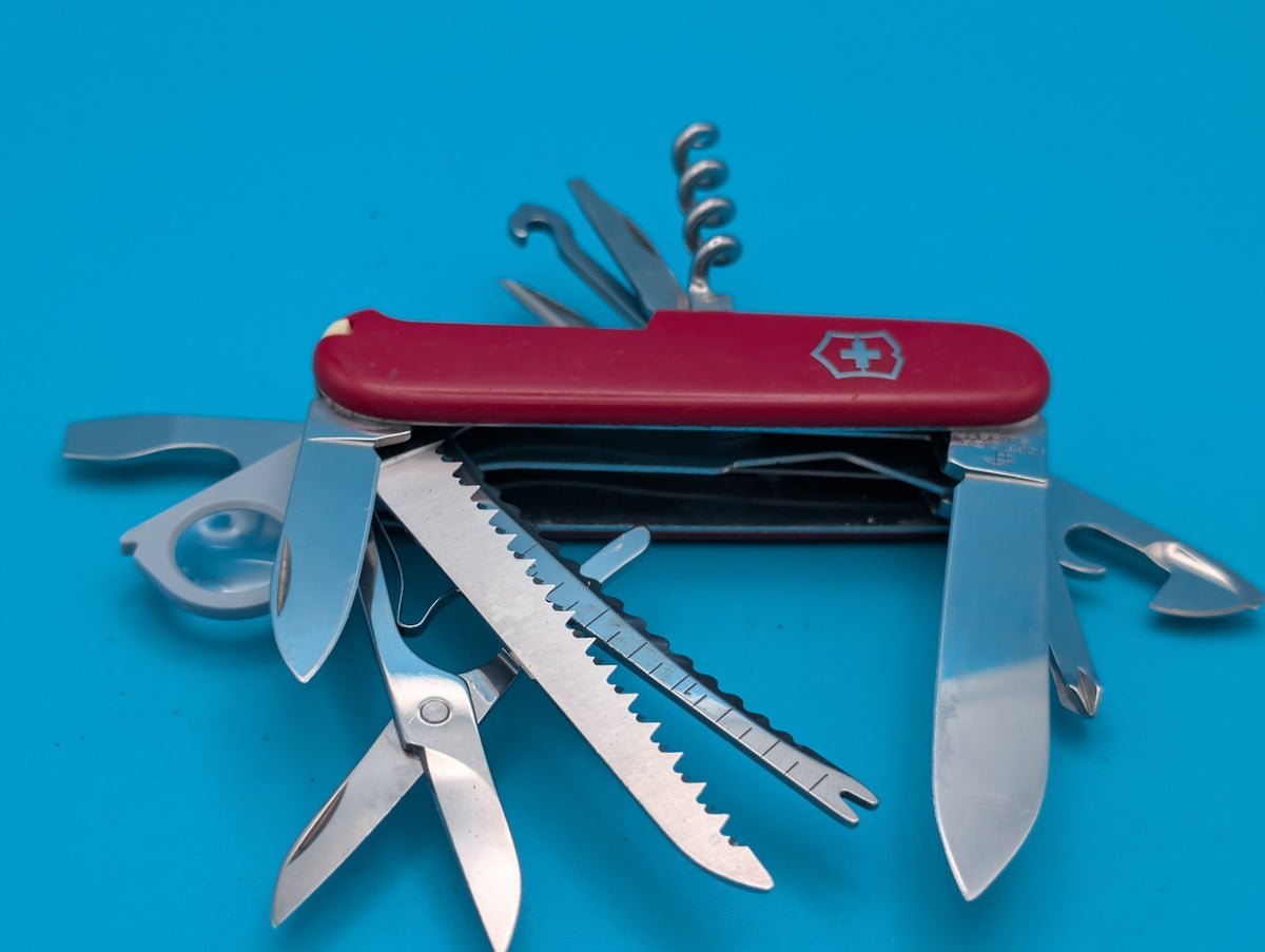 Victorinox Outdoorsman Marlboro Unlimited Swiss Army Knife Multi Tool! W/SHEATH!