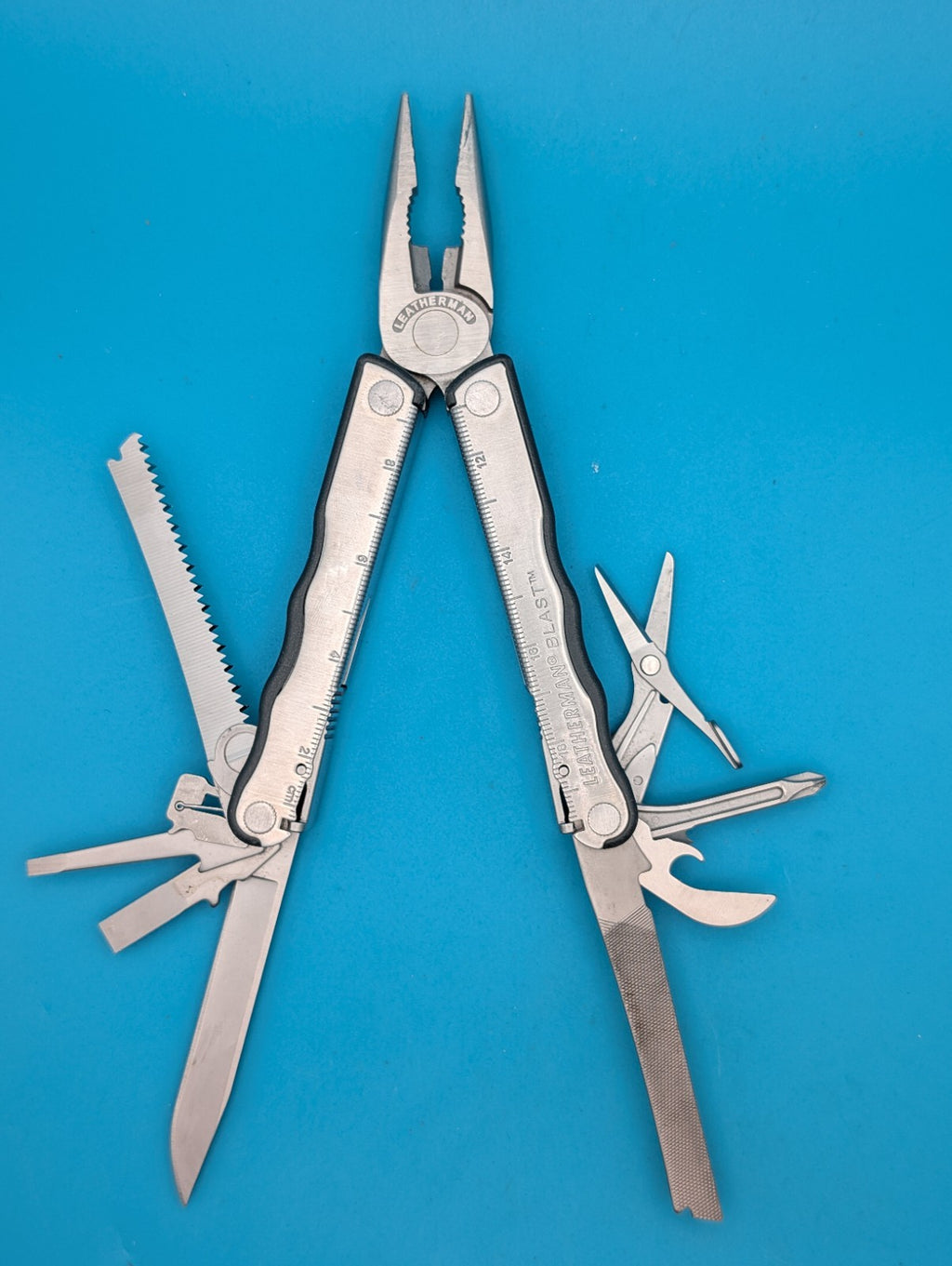 Leatherman BLAST Multi-Tool! *MISSING SMALL EYELGASS SCREWDRIVER*