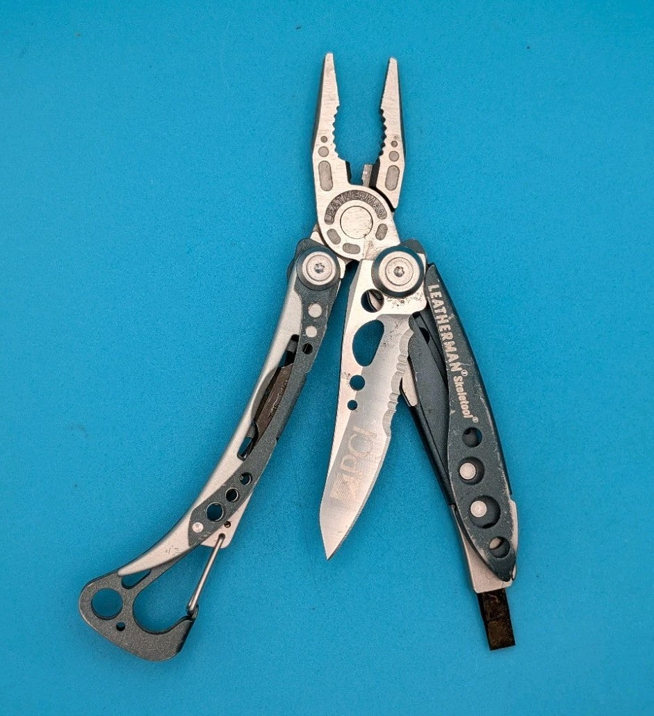 LEATHERMAN Skeletool Multi Tool - Combo Blade Knife Pliers! Navy Blue Handle PCI