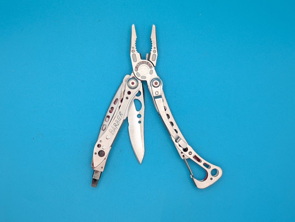 LEATHERMAN Skeletool Multi Tool - Combo Edge Blade Knife Pliers Carabiner!!!