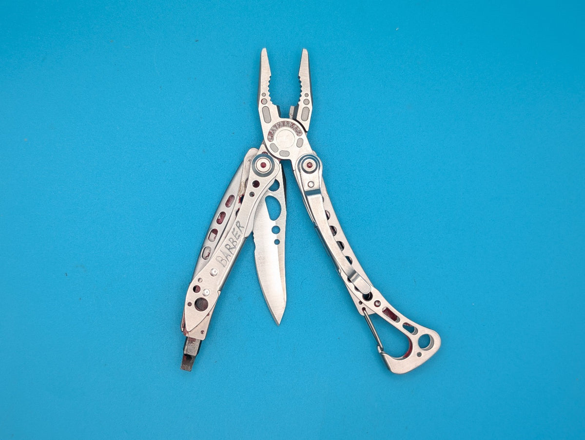 LEATHERMAN Skeletool Multi Tool - Combo Edge Blade Knife Pliers Carabiner!!!