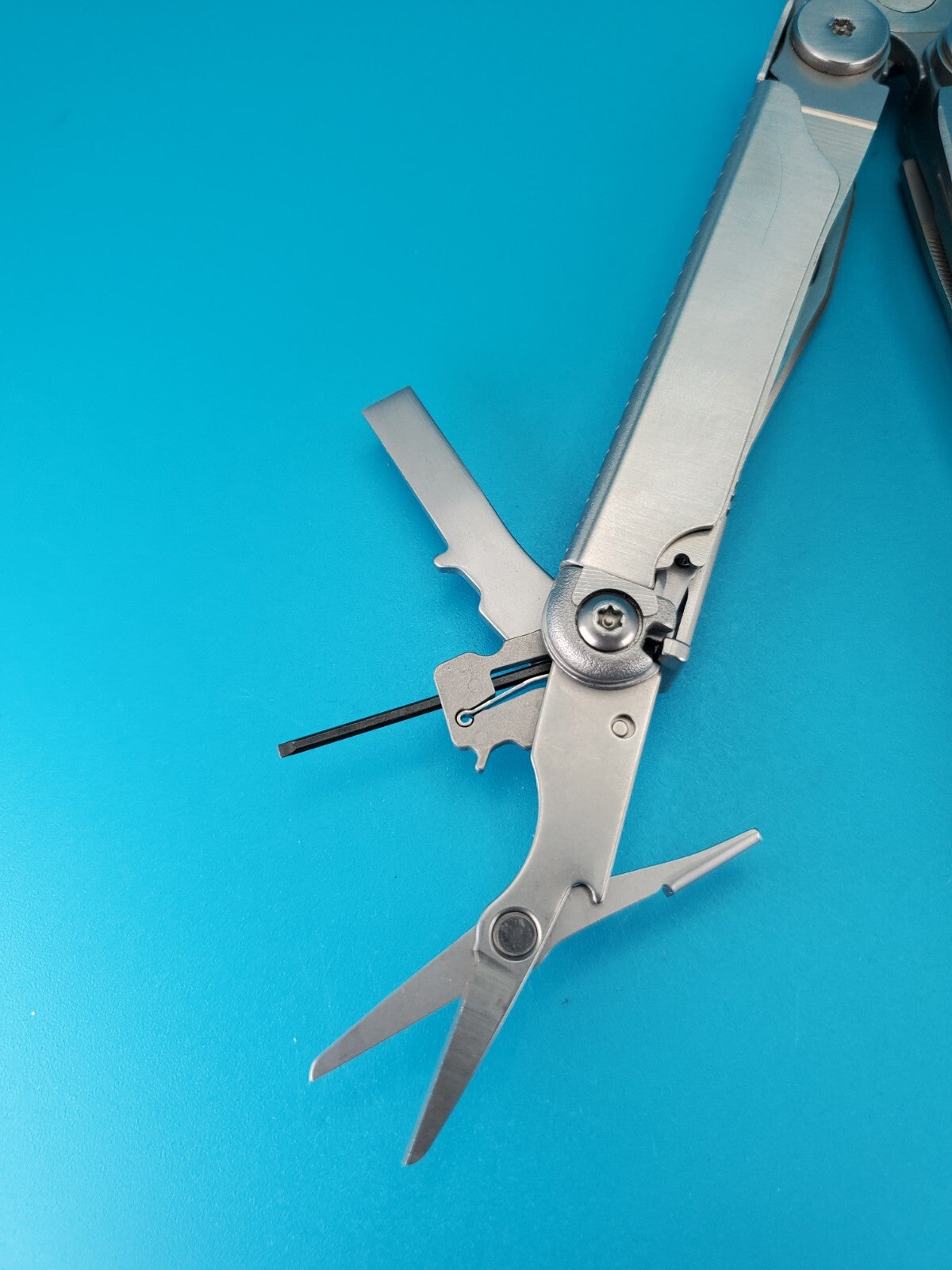 Leatherman Wave Multi Tool! Stainless! Retired! Free Shipping! With Sheath!