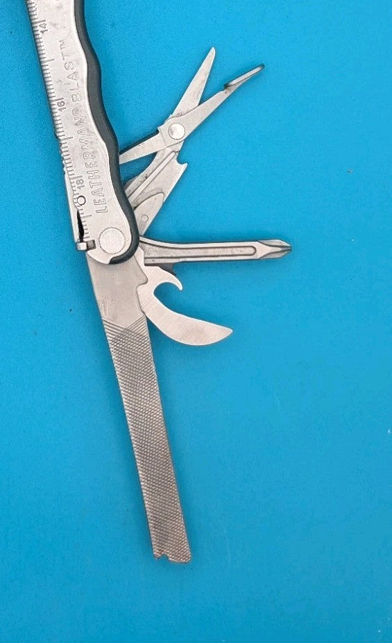 Leatherman Blast Multi-Tool, Missing Small Eyelgass Screwdriver