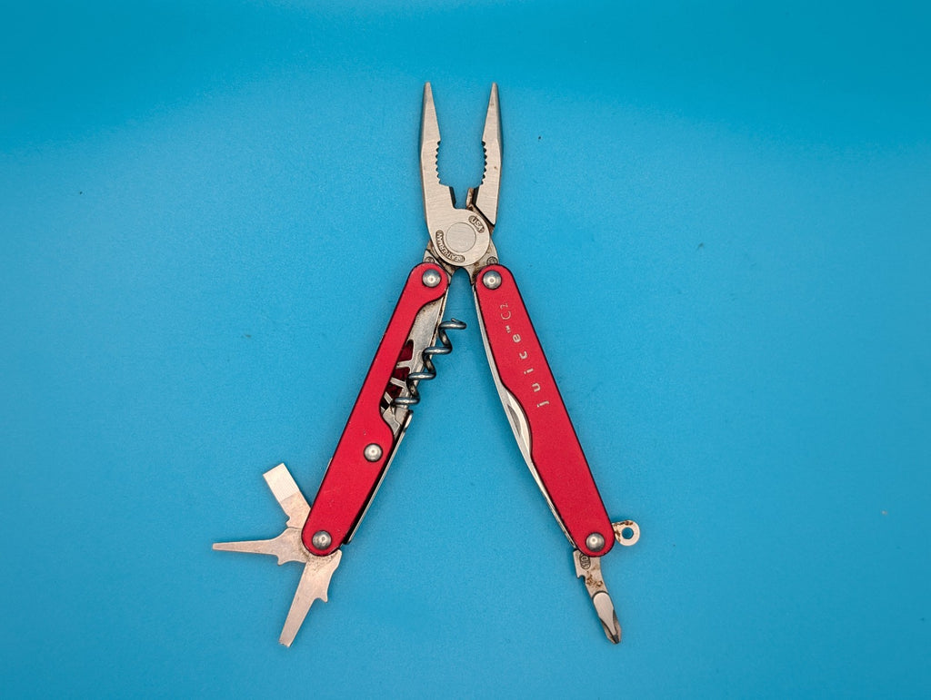 Leatherman Juice C2 Red Multi Tool! RETIRED! *WORN/LOOSE CORKSCREW*