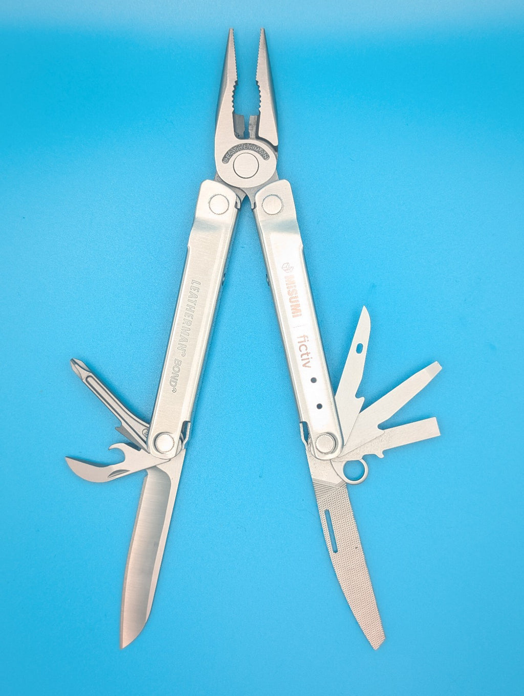 Leatherman Bond Multitool, Stainless Steel Everyday Tool with Sheath, Misumi