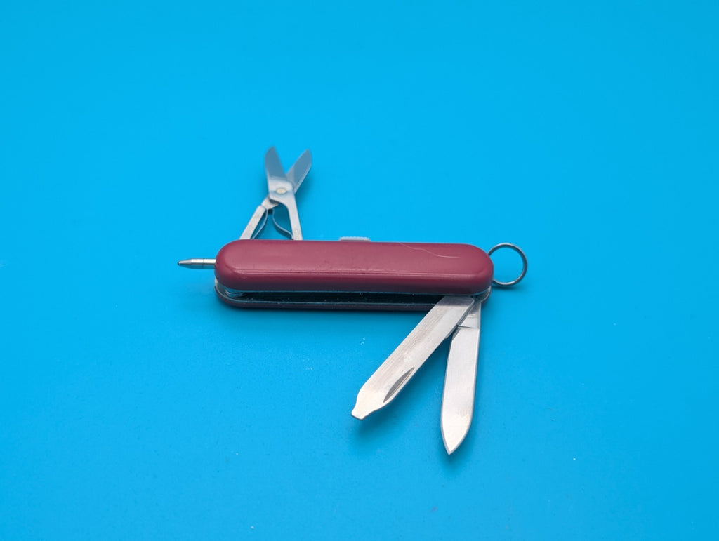 Victorinox Signature Swiss Army Knife Multi Tool! Red!