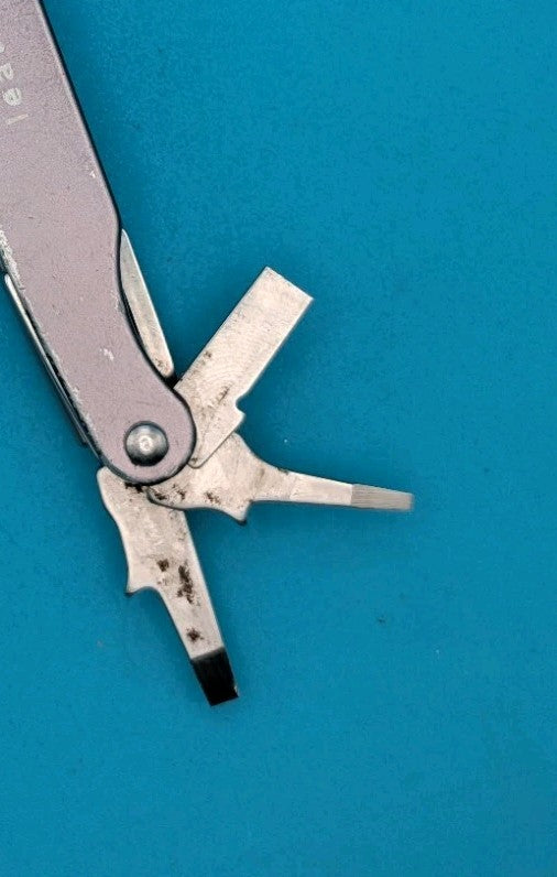 Leatherman Juice C2 Gray Multi Tool!  *LOOSE CORKSCREW*