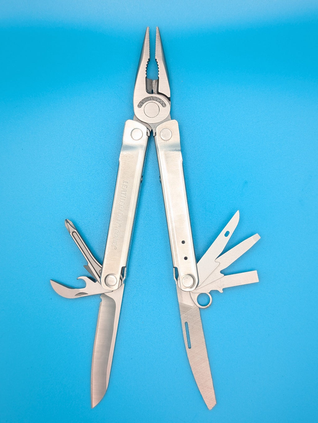 LEATHERMAN Bond Multitool, Stainless Steel Everyday Tool! WITH SHEATH!