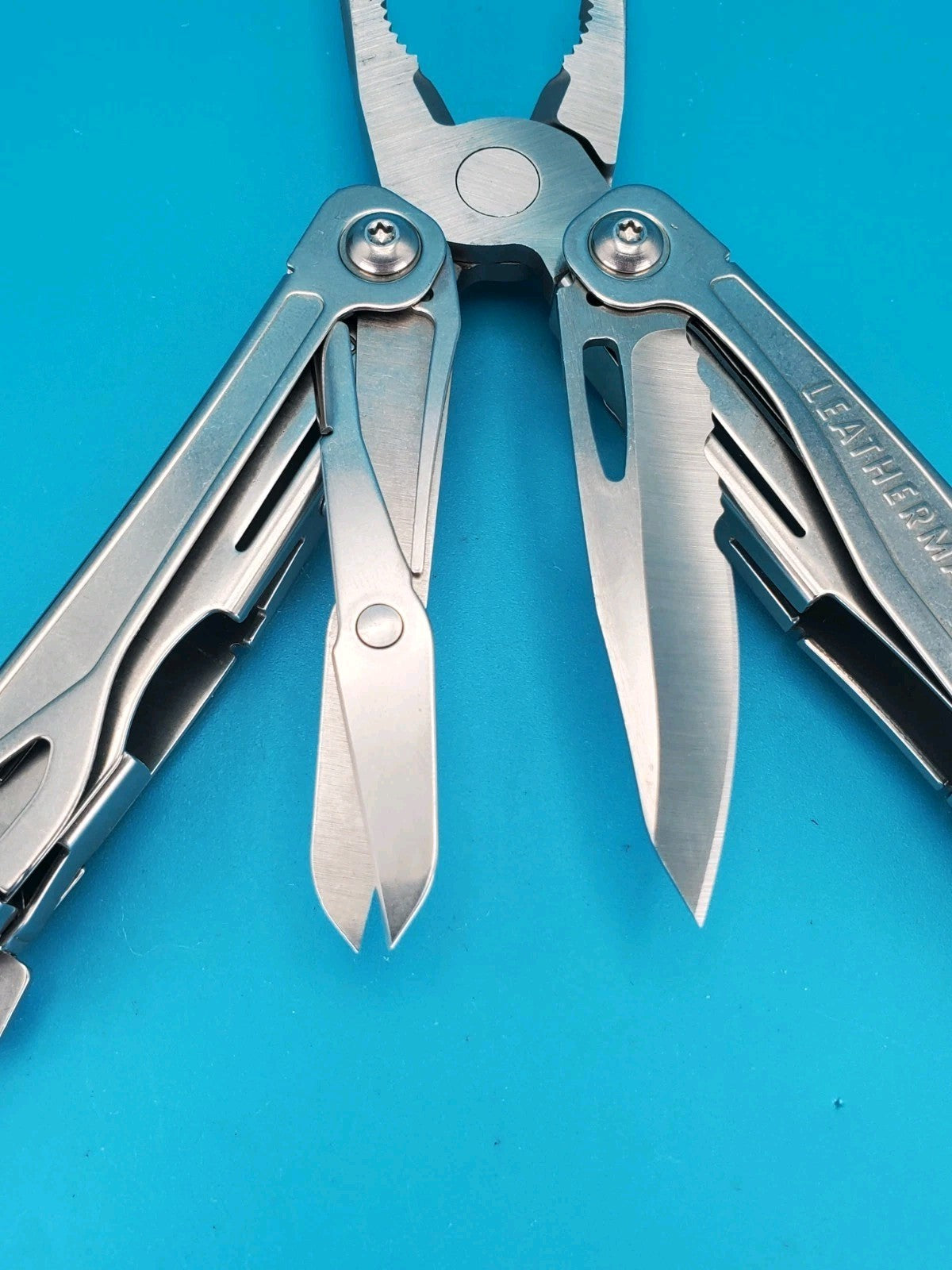 LEATHERMAN WINGMAN MULTI-TOOL! FAST SHIPPING! WITH SHEATH!