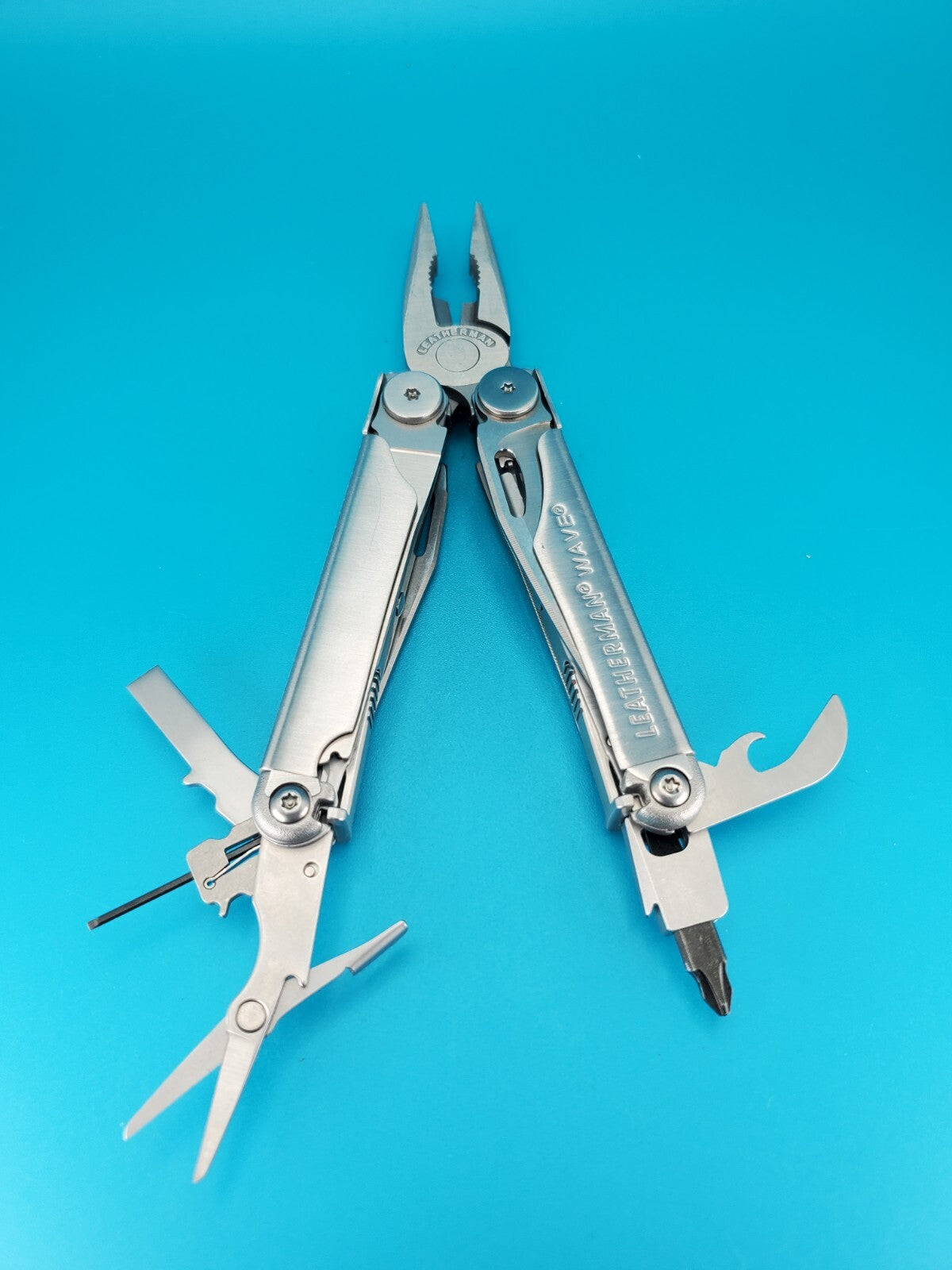 Leatherman Wave Multi Tool! Stainless! Retired! Free Shipping! With Sheath!