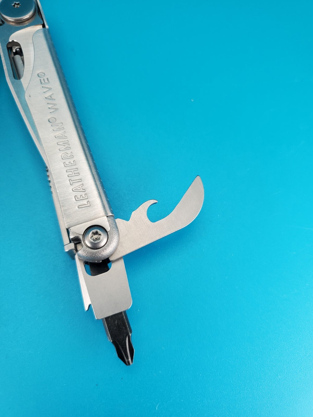 Leatherman Wave Multi Tool! Stainless! Retired! Free Shipping! With Sheath!